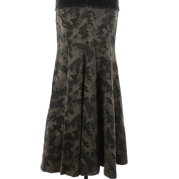 💥EDGY CHIC💥Two-Tone Bodycon Mermaid Maxi Skirt in Black & Camo - Picture 12 of 14
